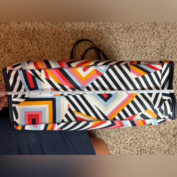 Tory Burch EUC Large Tote - Picture 12 of 17